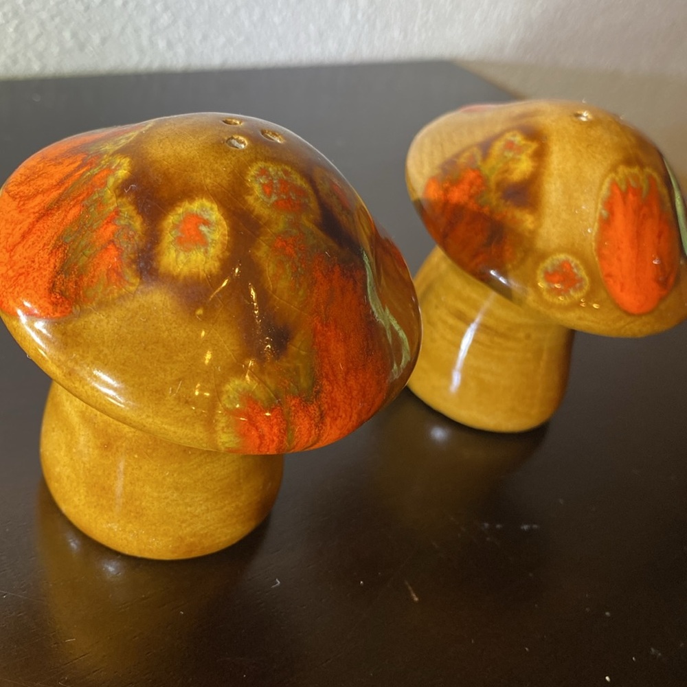 Vintage 60’s Groovy Glazed Mushroom Salt & Pepper Shaker Set, Art Deco , MCM - Picture 1 of 7
